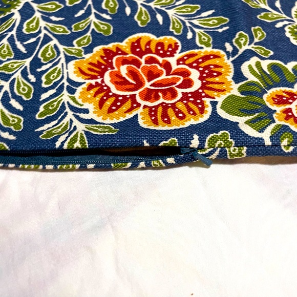 Pottery Barn Vintage Floral Linen Lumbar Pillow Cover, 16X26” - Picture 4 of 8